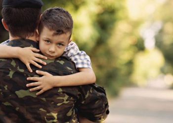 Як підтримати дитину, якщо її рідні на війні