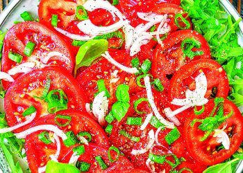 Салати з помідорами, які ви ще не куштували