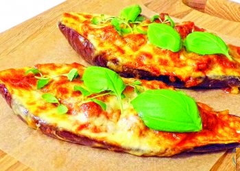 Соковиті та ніжні баклажани в духовці