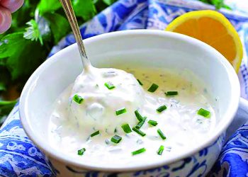 Сметанний соус із бринзою