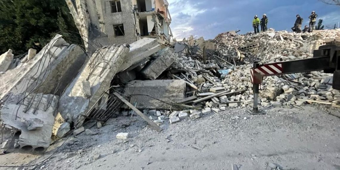 Люди під завалами: як допомогти?