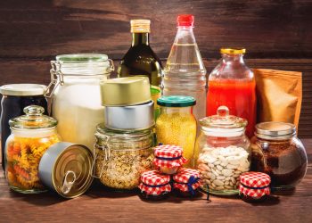 Тривожна продуктова валіза: що покласти?