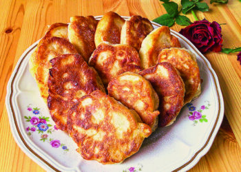 Секрет пухких оладок з яблуками