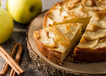 Пухкий яблучний пиріг, що тане в роті