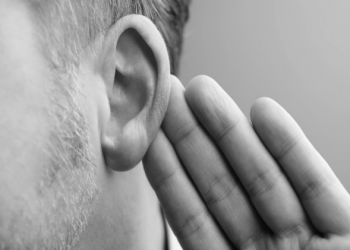 Вибухи, обстріли: як зберегти слух?