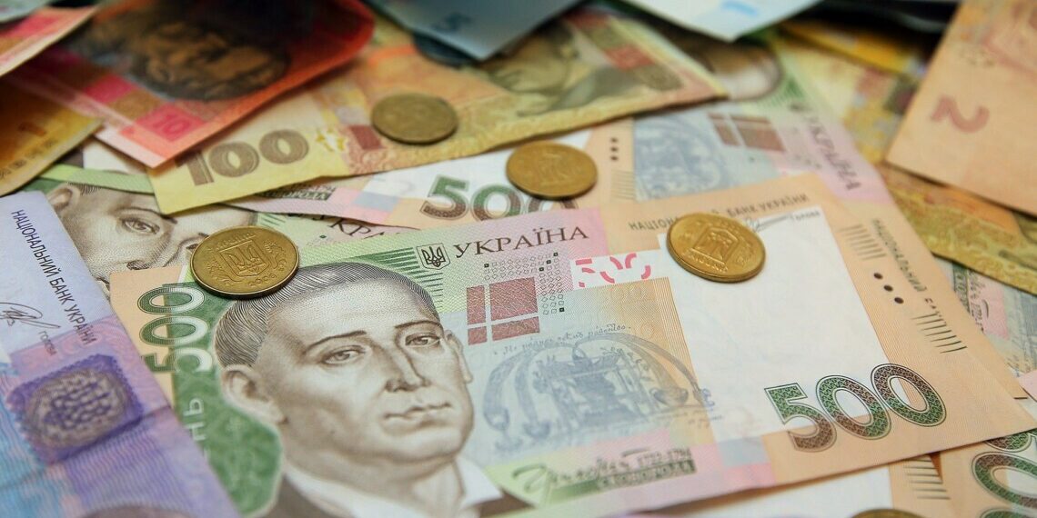 Якщо пенсіонер виїде за кордон — пенсійні виплати можуть припинити