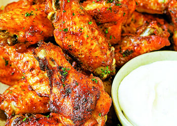 Пікантні та хрусткі курячі крильця у паніровці