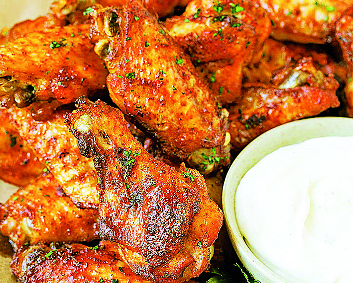 Пікантні та хрусткі курячі крильця у паніровці
