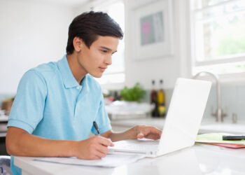 Як соціальні мережі впливають на психіку дітей та підлітків