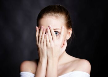 Як самотужки впоратися із тривогою: поради психолога