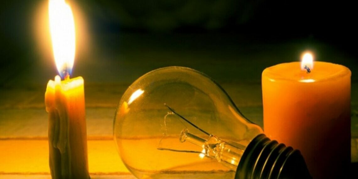 Як безпечно користуватись свічками та генераторами в умовах відсутності електрики