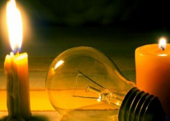 Як безпечно користуватись свічками та генераторами в умовах відсутності електрики