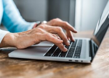 10 онлайн-помічників для внутрішньо-переміщених осіб