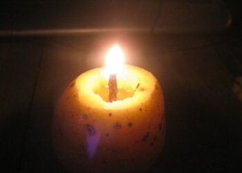 Як зробити свічку з картоплини?