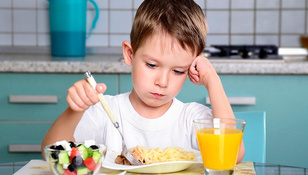 Чим годувати школярів, які вчаться вдома онлайн: поради МОЗ