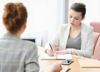 Чи зараховується до страхового стажу для призначення пенсії період перебування на обліку в центрі зайнятості?