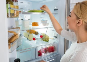 Як зберігати продукти і безпечно харчуватися в умовах постійних відключень світла