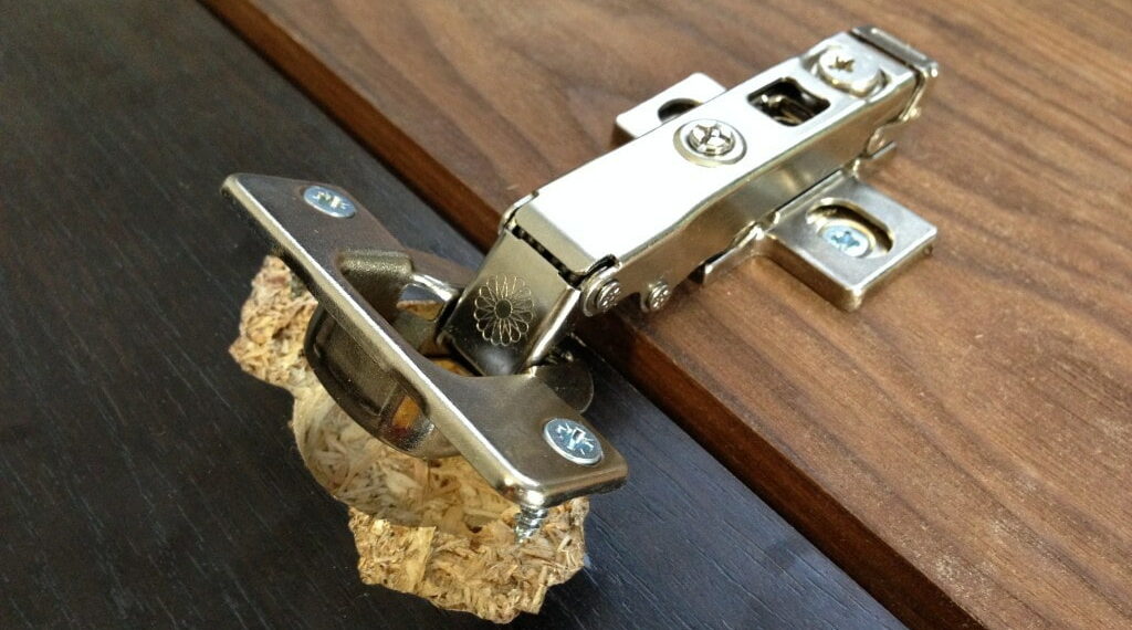 Якщо вирвало петлі з ДСП