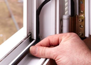 Чим змастити гуму на пластикових вікнах?