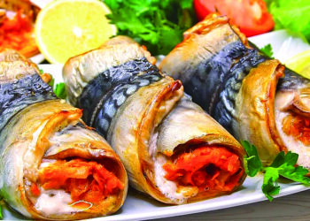 Рулетики зі скумбрії, фаршировані овочами