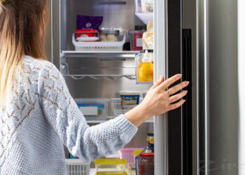 Якщо відключають світло, як зберігати продукти в холодильнику?
