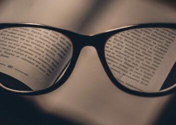 Як зберегти зір під час відключень світла — поради МОЗ