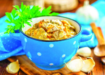 Печінковий салат із омлетними млинцями