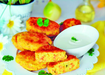 Морквяні смаженики зі сметанно-ванільним соусом