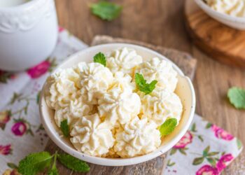 Лимонний крем із манки: для тортів, тістечок, млинців