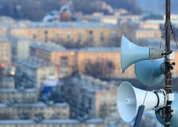 Чи має право роботодавець змушувати працювати під час повітряної тривоги?