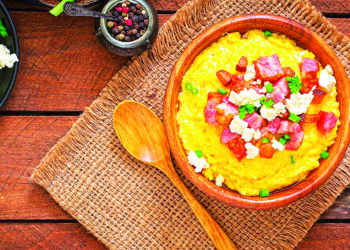 Горохова каша з беконом