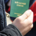 Де і хто може вручати повістки і перевіряти документи