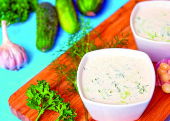 Огірковий соус до шашликів і печеної картоплі