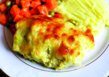 Риба, запечена в омлеті з сиром