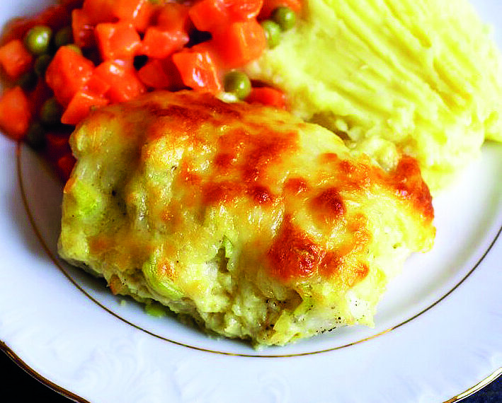 Риба, запечена в омлеті з сиром