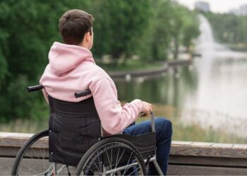 Як спілкуватися з травмованими війною людьми: поради від “Незламних”