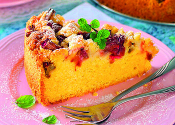 Пиріг на сирному тісті з ревенем