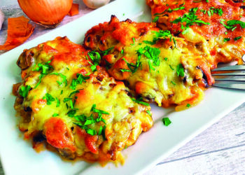 М’ясо під цибулевим соусом