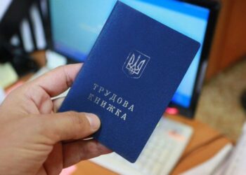 Під час перебування на обліку в центрі зайнятості стаж не втрачається