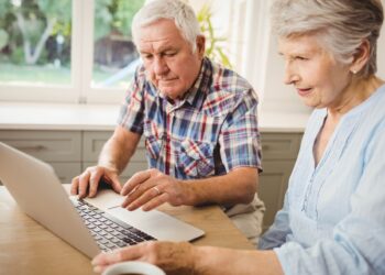 Як оформити пенсію, якщо пенсійного віку досягли за кордоном