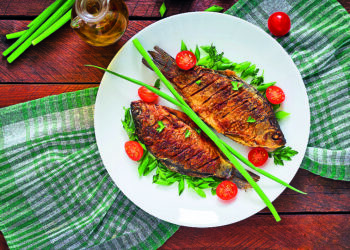 Карасі в сметані, запечені у духовці