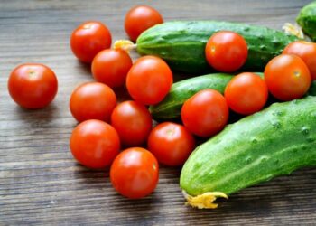 Огірки вживайте окремо від помідорів