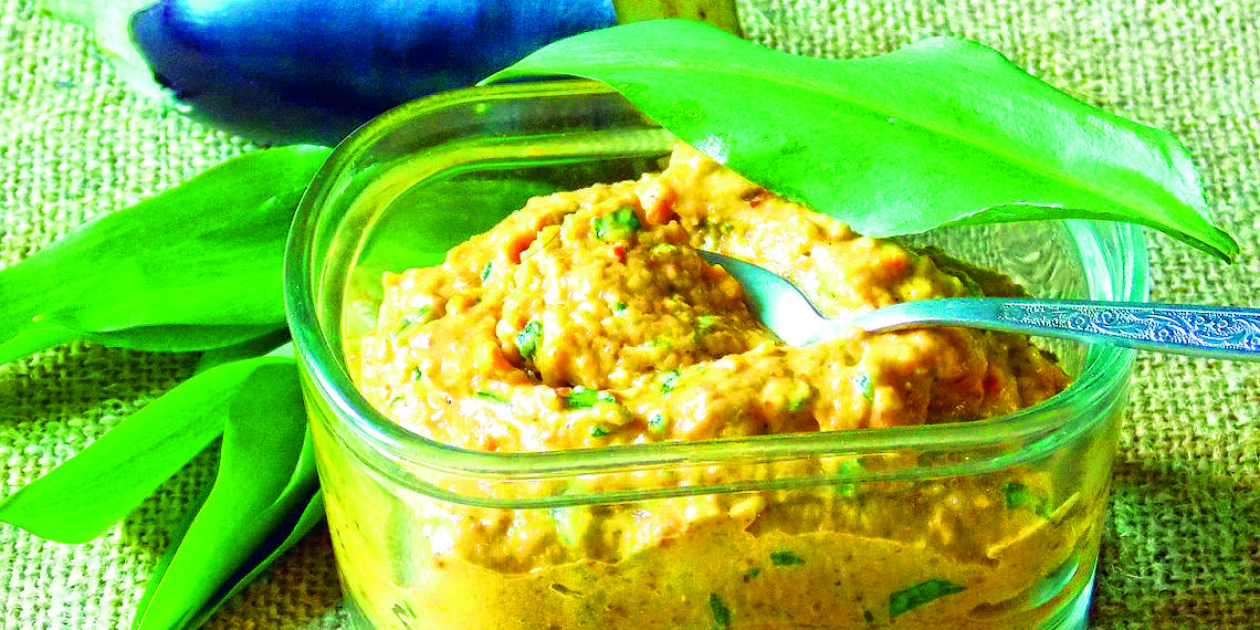 Баклажанна ікра з плавленим сиром