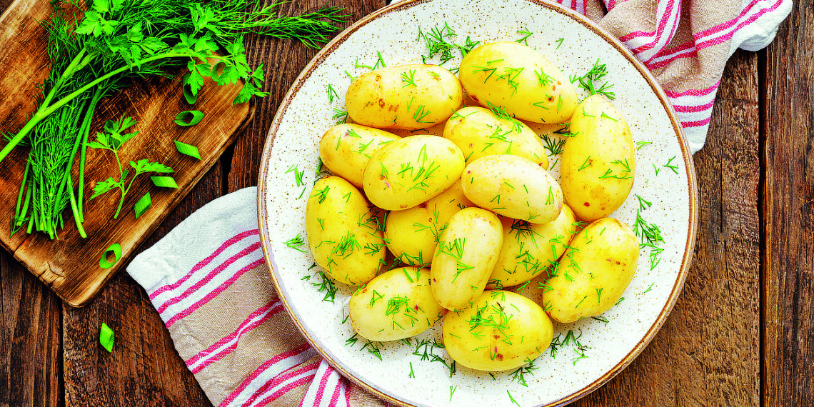 Молода картопля у вершковому соусі