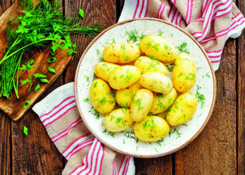 Молода картопля у вершковому соусі