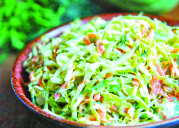 Салат із пекінської капусти з куркою