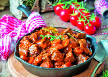 М’ясо з підливою — рецепт зі шкільної їдальні