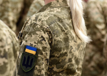 Хто з жінок має стати на військовий облік