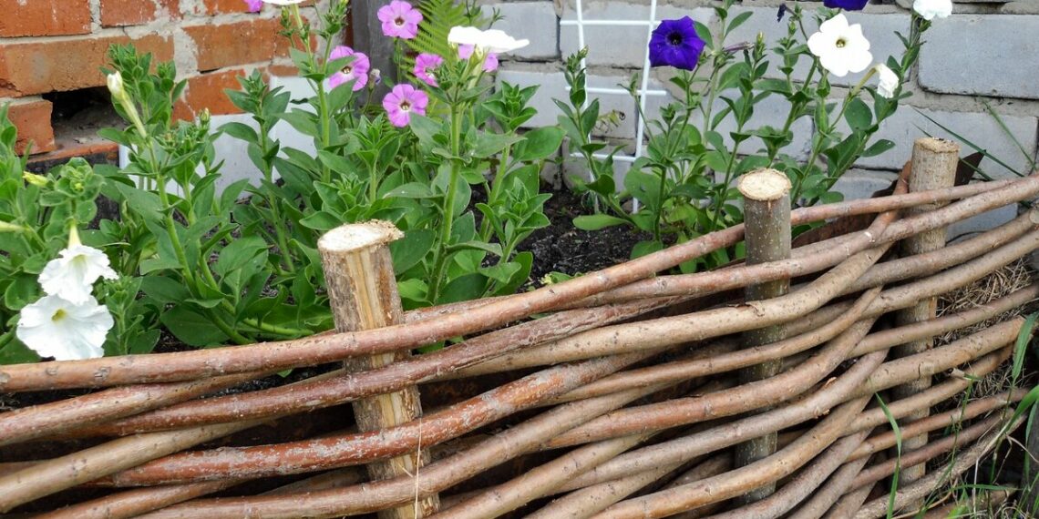 Плетений паркан власноруч