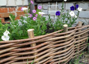 Плетений паркан власноруч